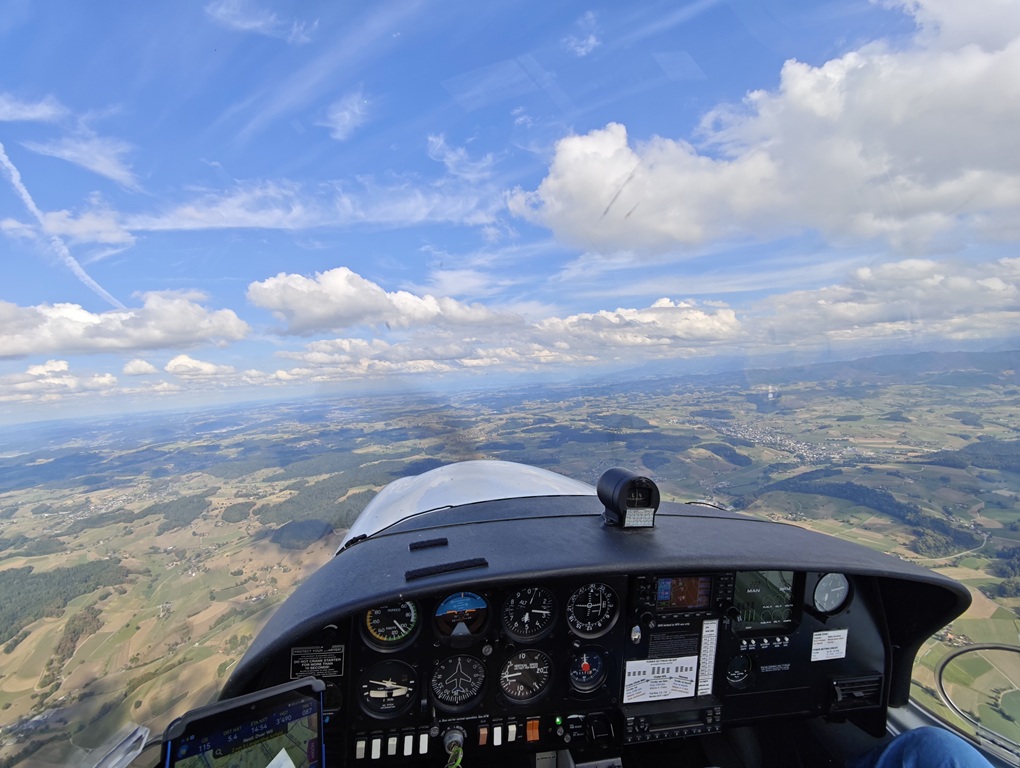 HB SDF Reiseflug